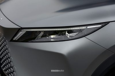 Omoda 7 SHS-P faro anteriore