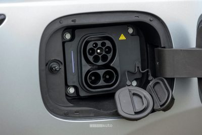 Omoda 7 SHS-P vano per la ricarica AC/DC
