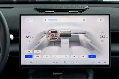 Omoda 7 SHS-P comandi del clima nel display infotainment da 15,6"