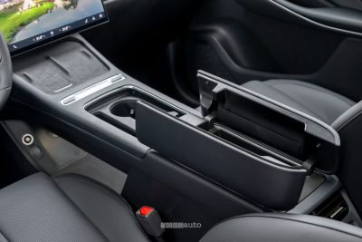 Omoda 7 SHS-P apertura vano portaoggetti centrale