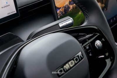 Omoda 7 SHS-P leva del cambio al volante