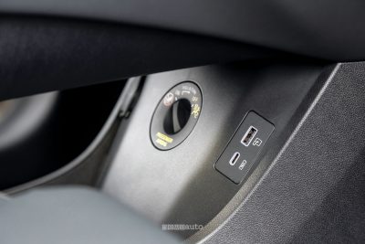 Omoda 7 SHS-P prese USB-C nella console centrale