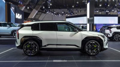 KIA EV3 GT fiancata