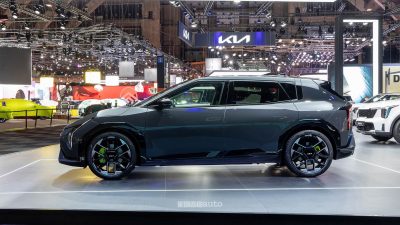 KIA EV4 GT fiancata