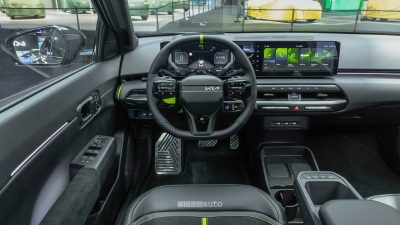 KIA EV4 GT plancia e volante