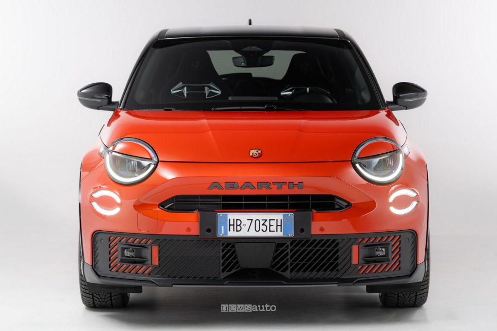 Abarth 600e Competizione Milano Cortina frontale