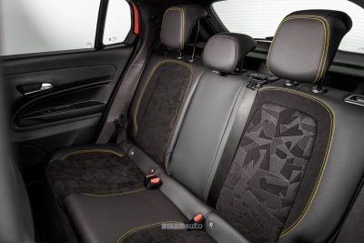 Abarth 600e Competizione Milano Cortina sedili posteriori