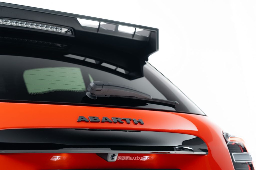 Abarth 600e Competizione Milano Cortina spoiler posteriore