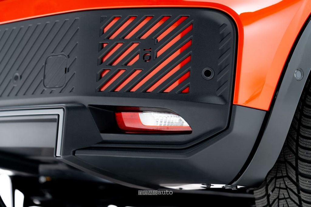 Abarth 600e Competizione Milano Cortina paraurti posteriore
