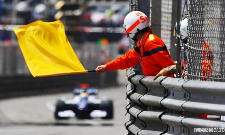 Bandiera gialla singola sventolata dal Marshal a bordo pista