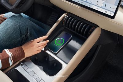 BYD Atto 3 Evo vano per la ricarica wireless dello smartphone