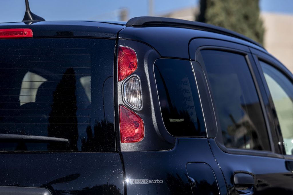 Fiat Pandina Hybrid faro posteriore