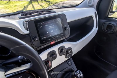 Fiat Pandina Hybrid display touchscreen DAB da 7''