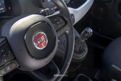 Fiat Pandina Hybrid comandi al volante