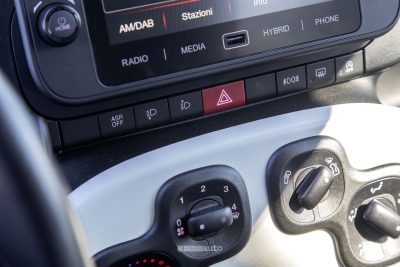 Fiat Pandina Hybrid comandi sulla plancia