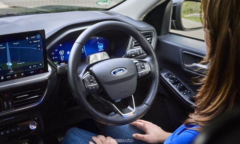 Ford Kuga 2026 con BlueCruise: guida autonoma Livello 2.5