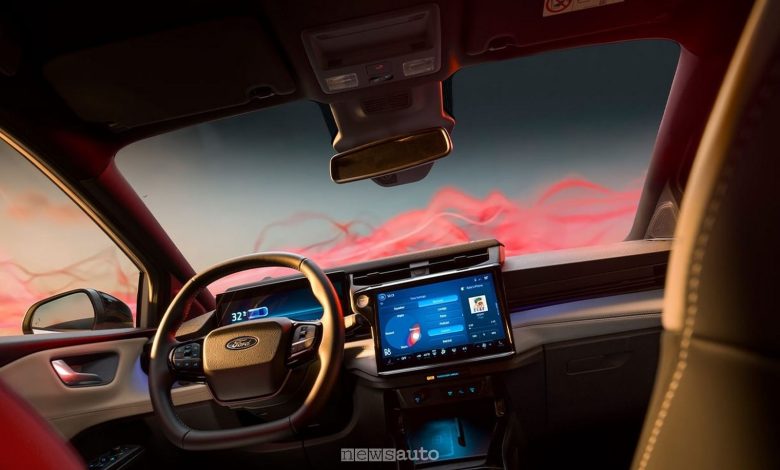 Abitacolo della Ford Puma Sound Edition con impianto audio da 650 W