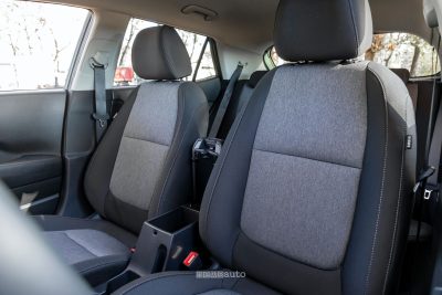 Kia Stonic 2026 sedili anteriori