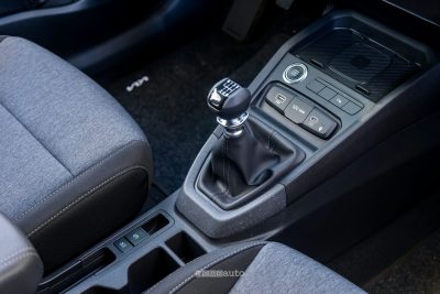 Kia Stonic 2026 leva cambio manuale
