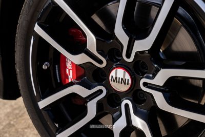 Mini John Cooper 1965 Victory Edition cerchi da 18", dettagli pinze freno