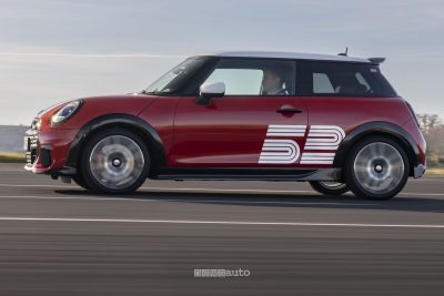 Mini John Cooper 1965 Victory Edition in pista