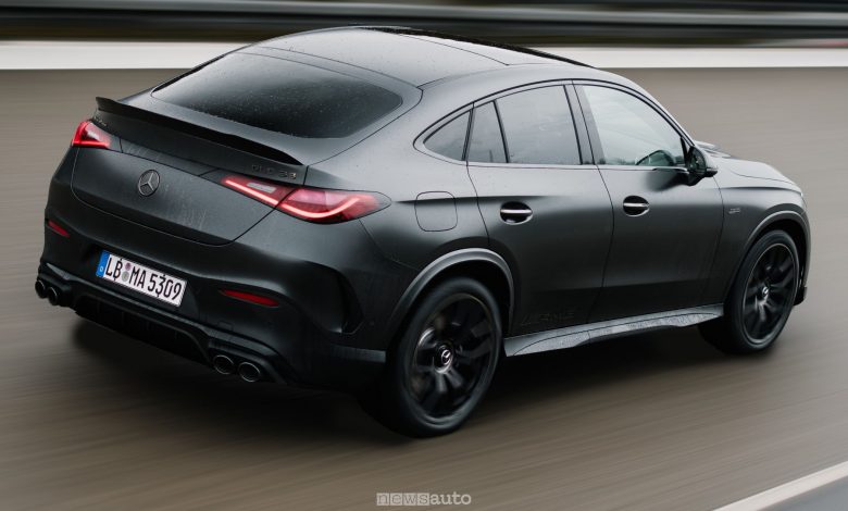 Mercedes-AMG GLC 53 4MATIC+ Coupé su strada