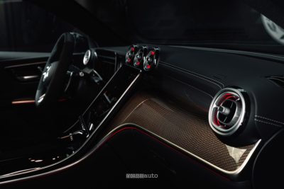 Mercedes-AMG GLC 53 4MATIC+ Coupé fibra di carbonio sulla plancia