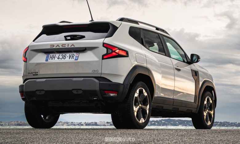 Nuova Dacia Duster hybrid-G 150 4x4 posteriore 3/4