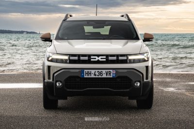 Nuova Dacia Duster hybrid-G 150 4x4 frontale