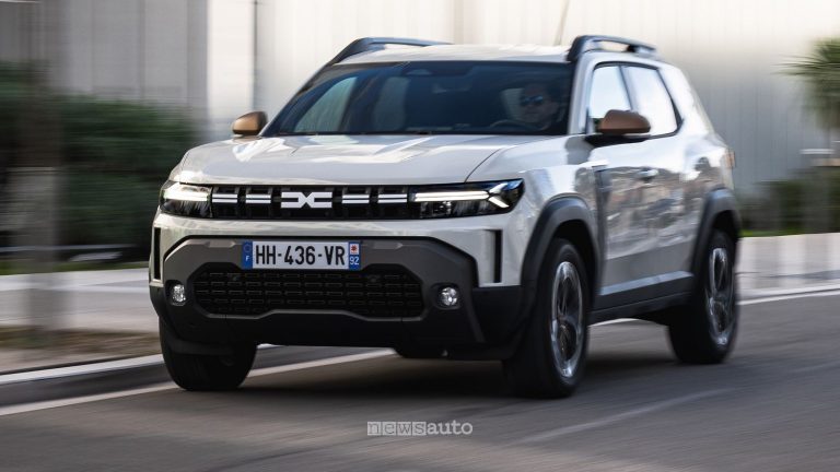 FOTO Nuova Dacia Duster 2026 Carrozzeria Abitacolo E Interni FOTOGALLERY foto-nuova-dacia-duster-2026-carrozzeria-abitacolo-e-interni-fotogallery