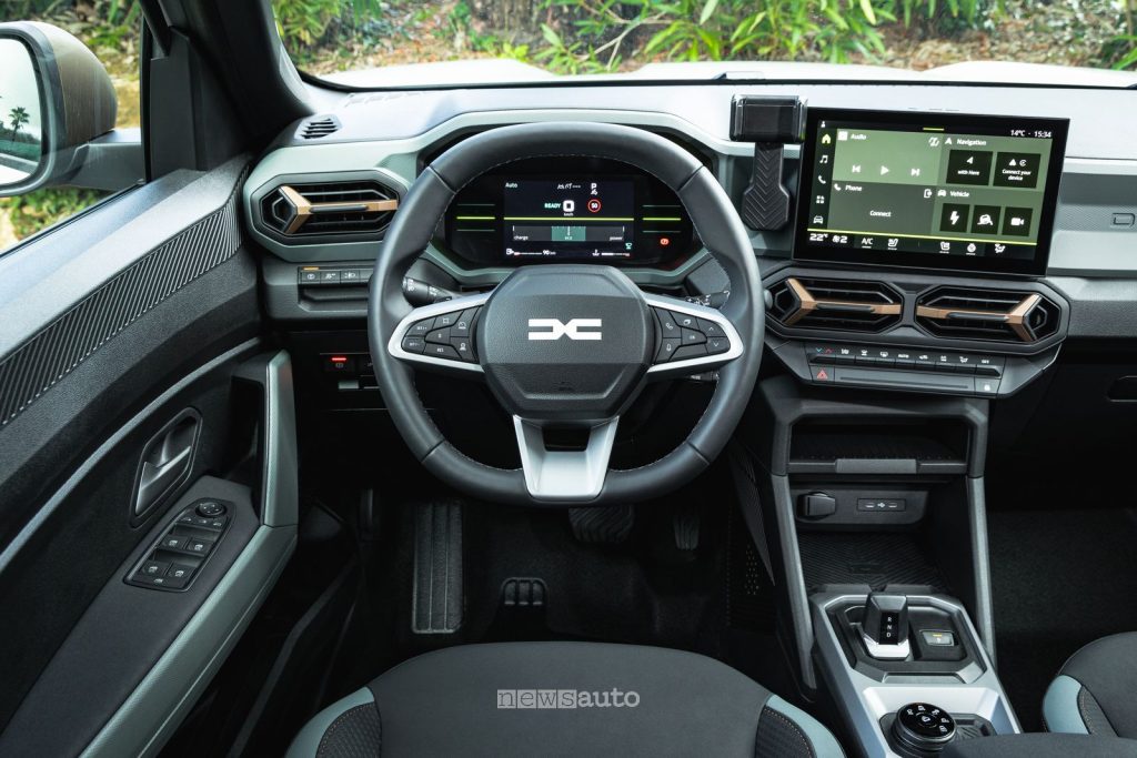 Nuova Dacia Duster hybrid-G 150 4x4 plancia abitacolo