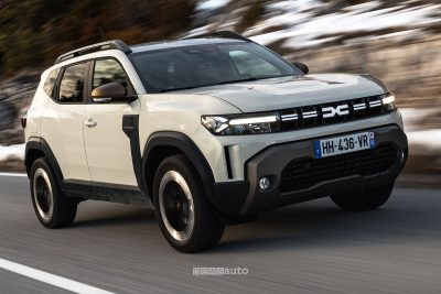 Nuova Dacia Duster hybrid-G 150 4x4 su strada