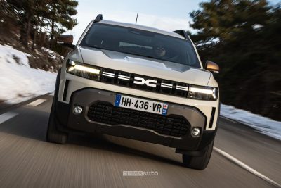 Nuova Dacia Duster hybrid-G 150 4x4 su strada