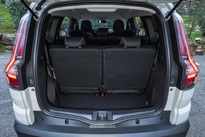 Nuova Dacia Jogger Hybrid 155 bagagliaio