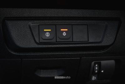 Nuova Dacia Jogger Hybrid 155 comando del volante riscaldato