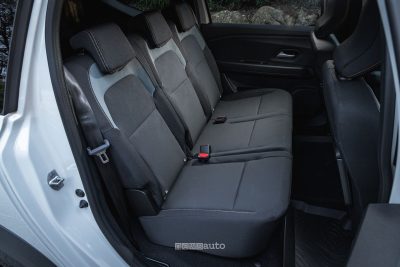 Nuova Dacia Jogger Hybrid 155 sedili posteriori