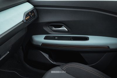Nuova Dacia Jogger Hybrid 155 rivestimento della portiera del guidatore