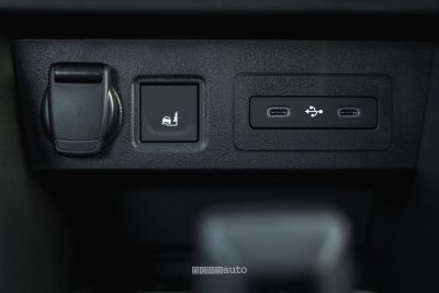 Nuova Dacia Jogger Hybrid 155 prese USB-C