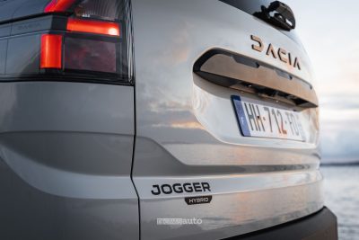 Nuova Dacia Jogger Hybrid 155 portellone posteriore
