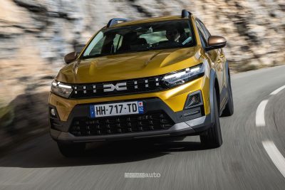 Nuova Dacia Sandero Stepway su strada