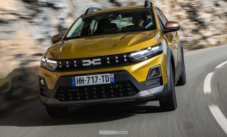 Nuova Dacia Sandero Stepway su strada