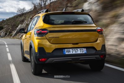 Nuova Dacia Sandero Stepway su strada