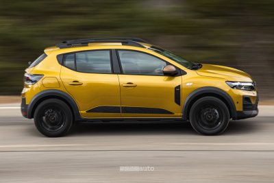 Nuova Dacia Sandero Stepway su strada