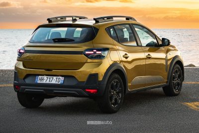 Nuova Dacia Sandero Stepway posteriore 3/4