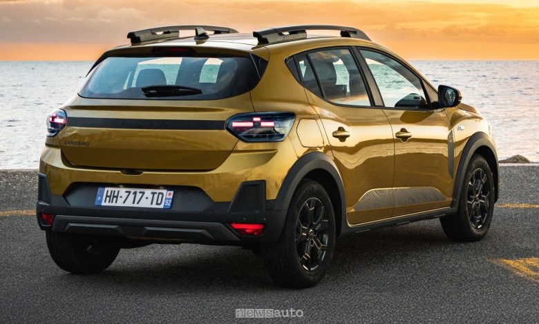 Nuova Dacia Sandero Stepway posteriore 3/4