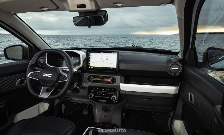 Nuova Dacia Spring Extreme plancia abitacolo