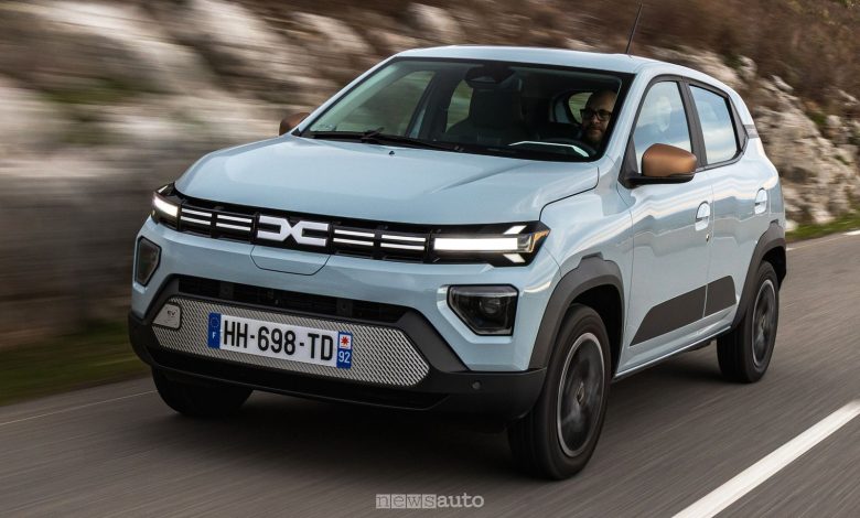 Nuova Dacia Spring Extreme su strada