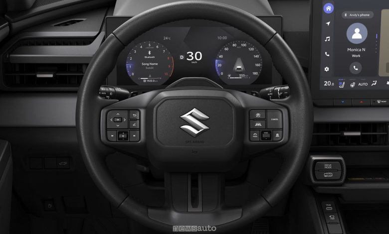 Nuova Suzuki Across Plug-In volante, display quadro strumenti