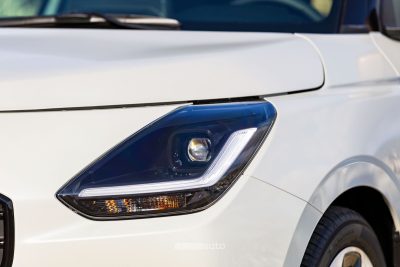 Suzuki Swift Sakura faro anteriore