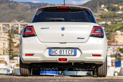 Suzuki Swift Sakura posteriore
